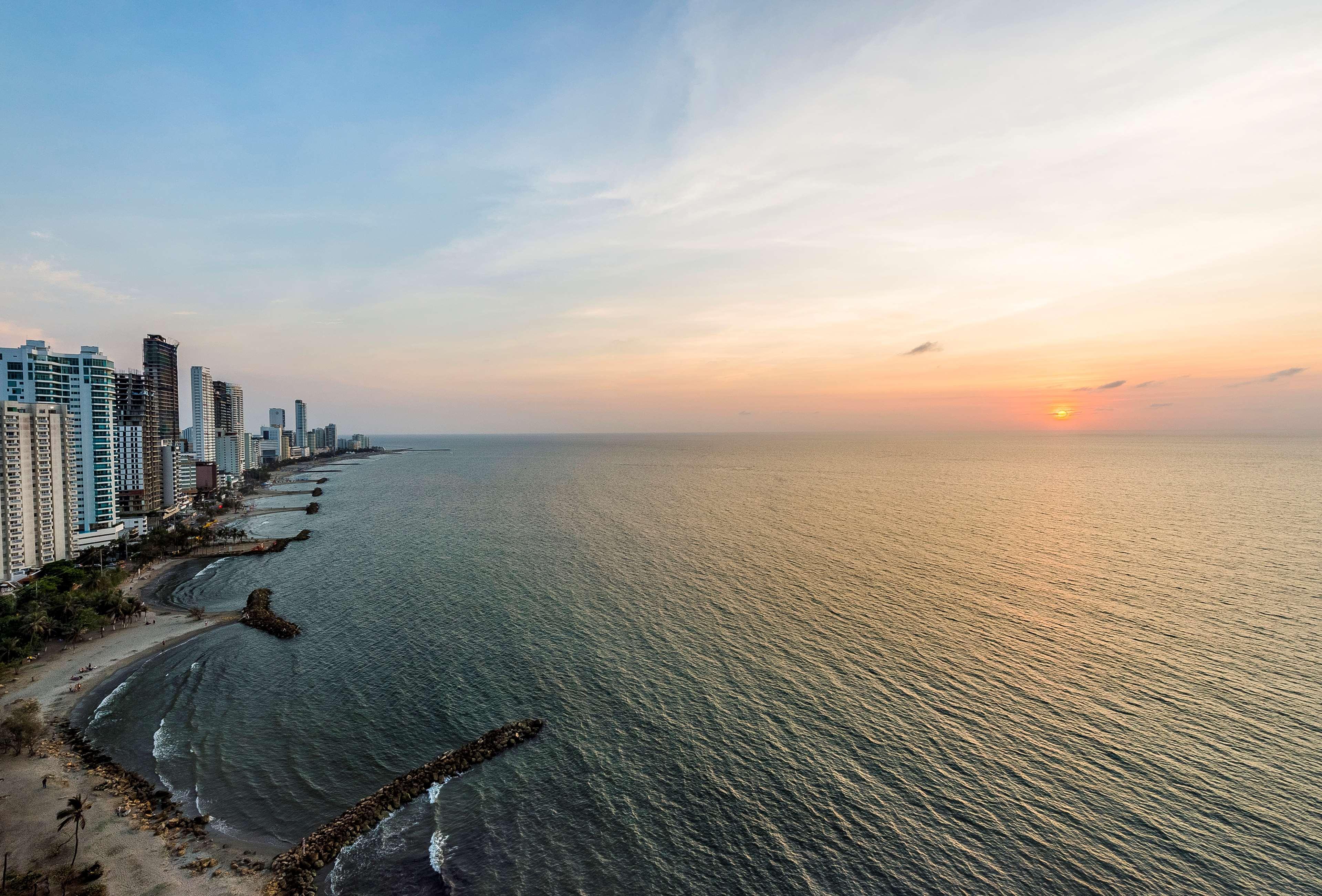 Hyatt Regency Cartagena Hotel Kültér fotó Sunset at Pattaya Beach